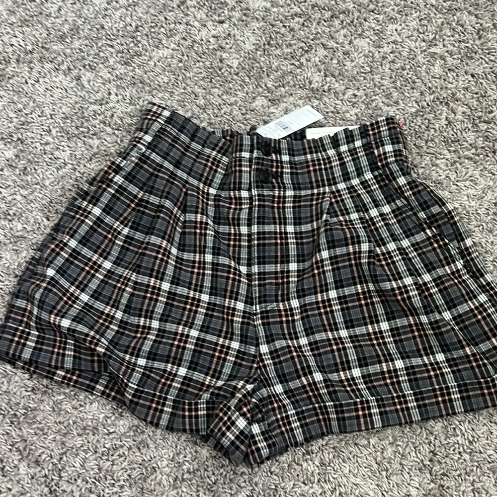American eagle size 4, mom shorts never worn. Cute comfy